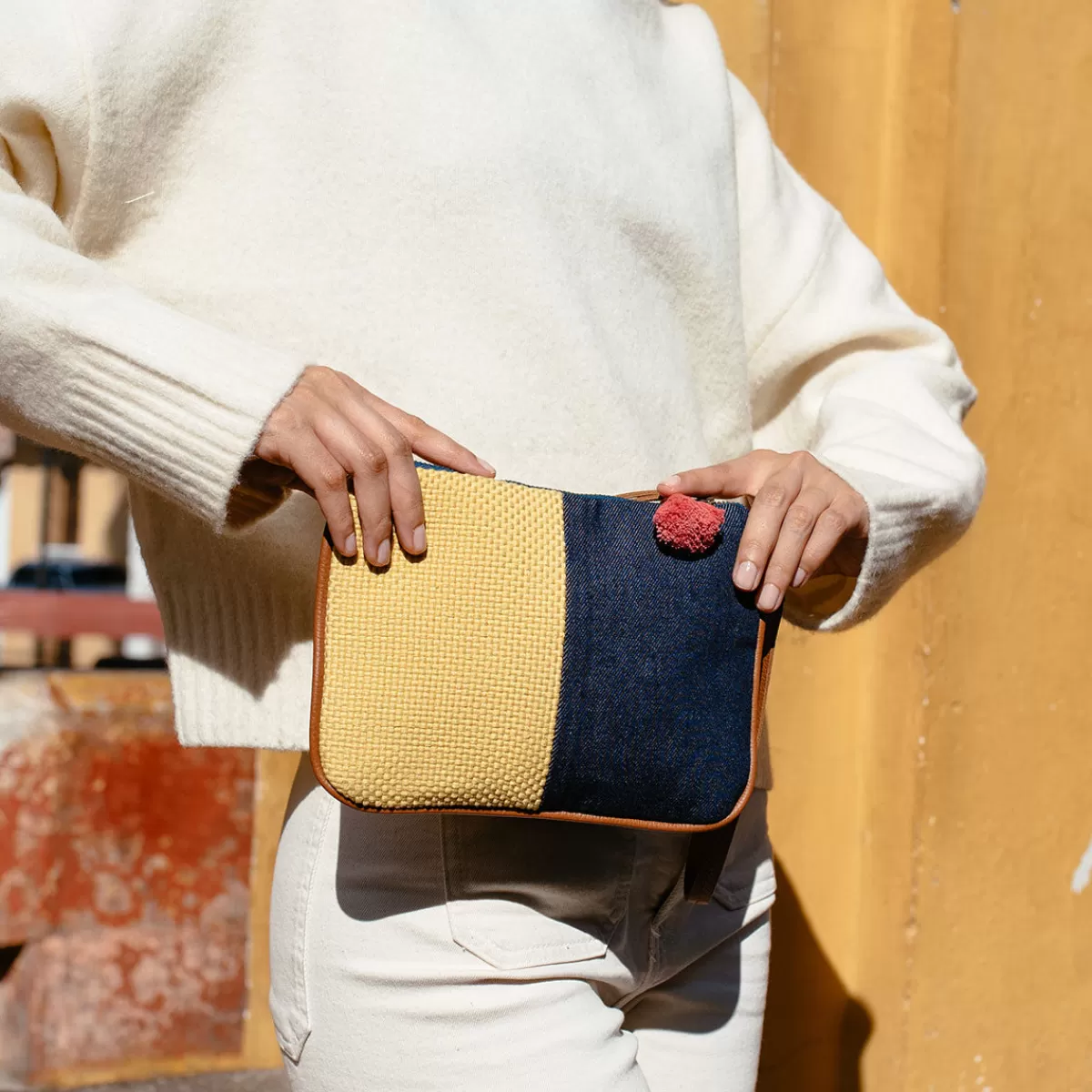 Mercado Global Mini Lily Wristlet Clutch