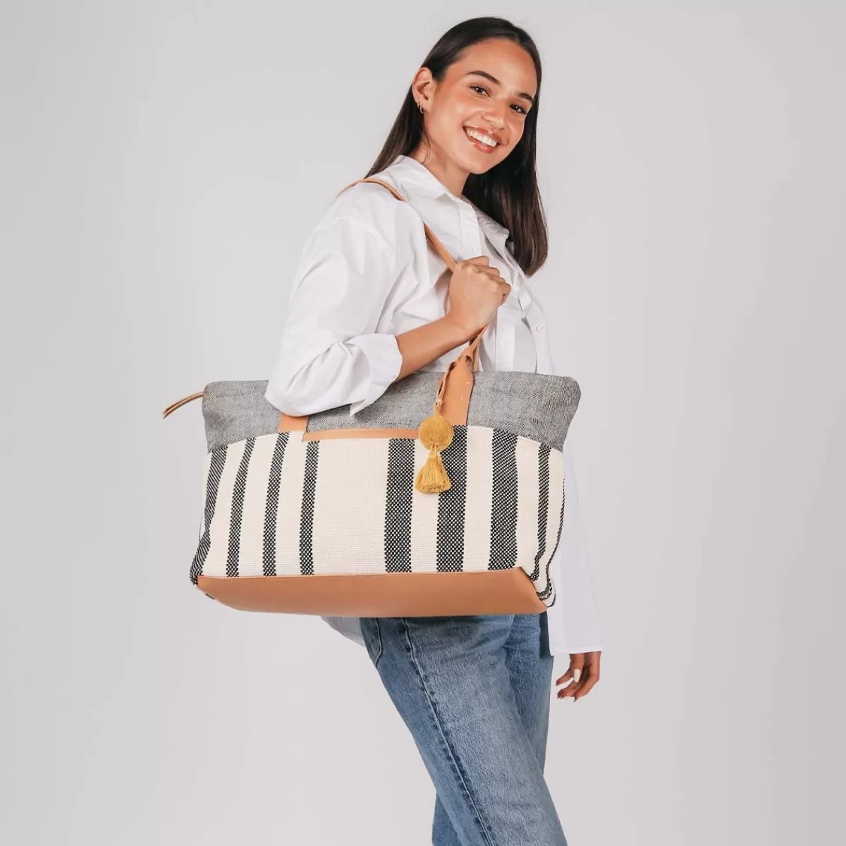 Mercado Global Soledad Weekender